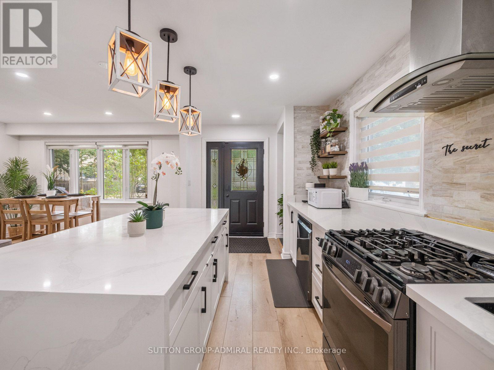 65 Woodbury Road, Toronto, Ontario  M8W 1X8 - Photo 10 - W13713244