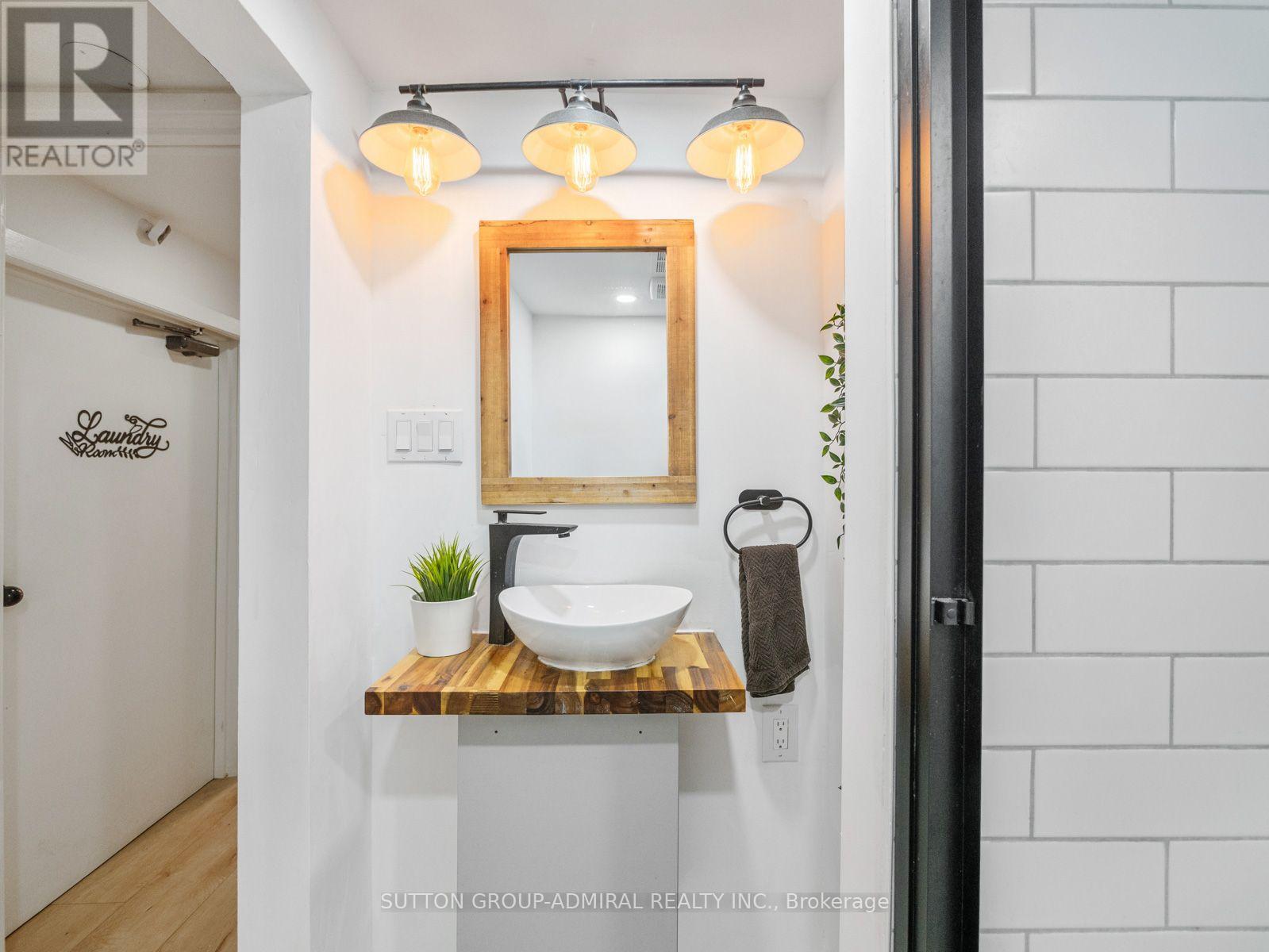 65 Woodbury Road, Toronto, Ontario  M8W 1X8 - Photo 39 - W13713244