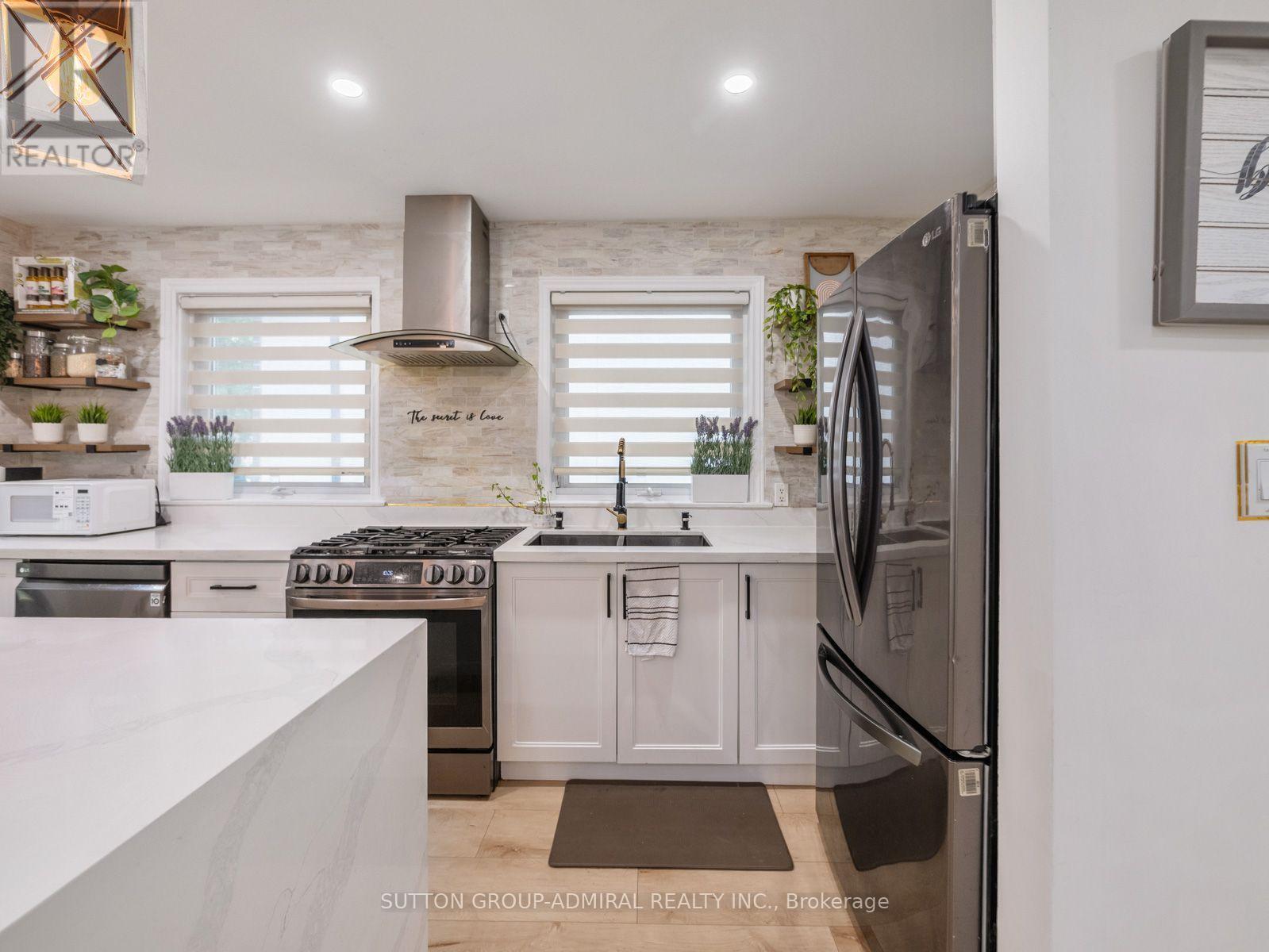 65 Woodbury Road, Toronto, Ontario  M8W 1X8 - Photo 9 - W13713244