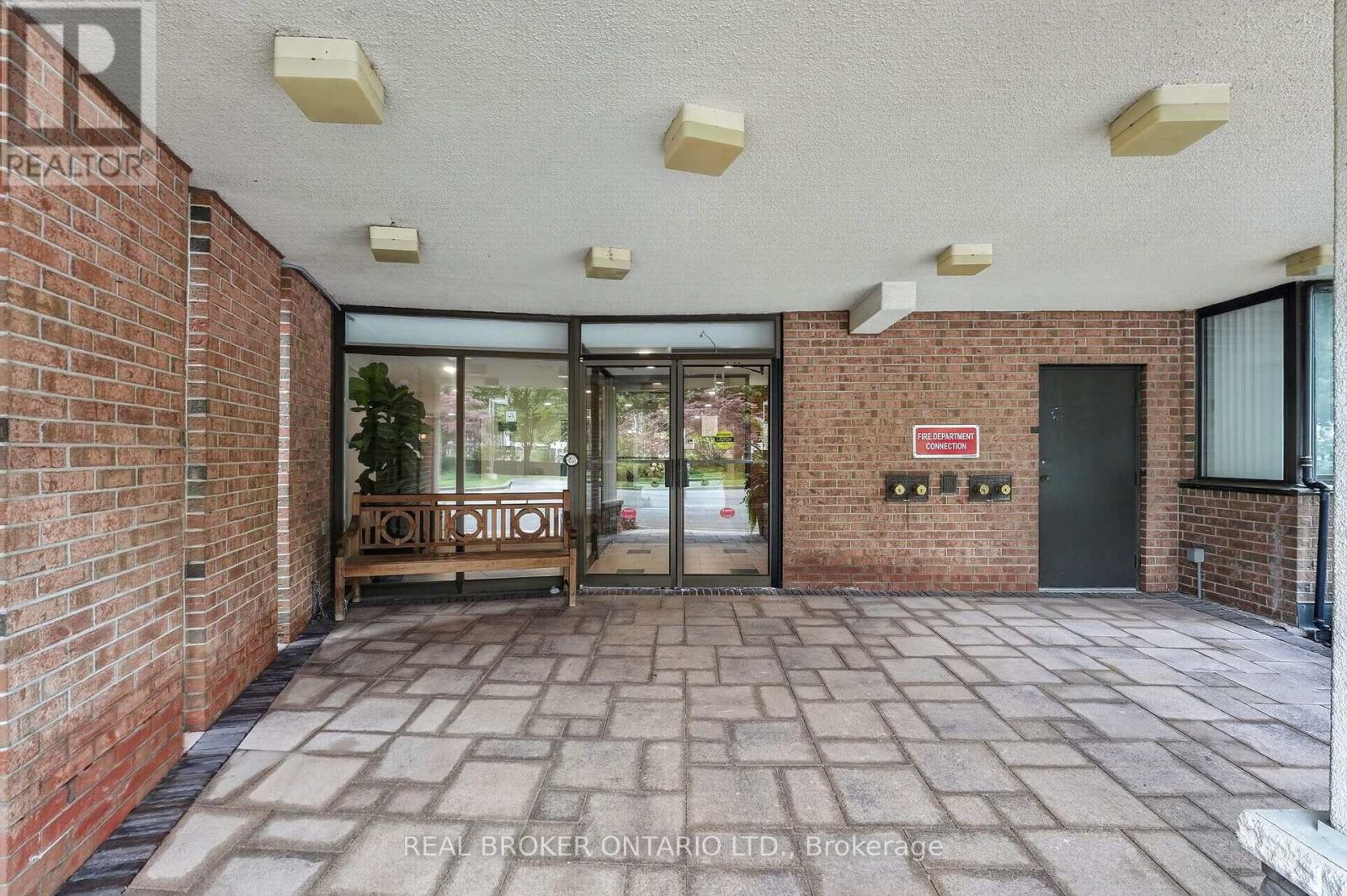 904 - 1240 Marlborough Court, Oakville, Ontario  L6H 3K7 - Photo 3 - W13713284