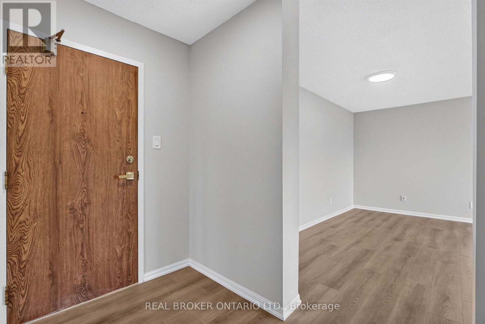 904 - 1240 Marlborough Court, Oakville, Ontario  L6H 3K7 - Photo 5 - W13713284
