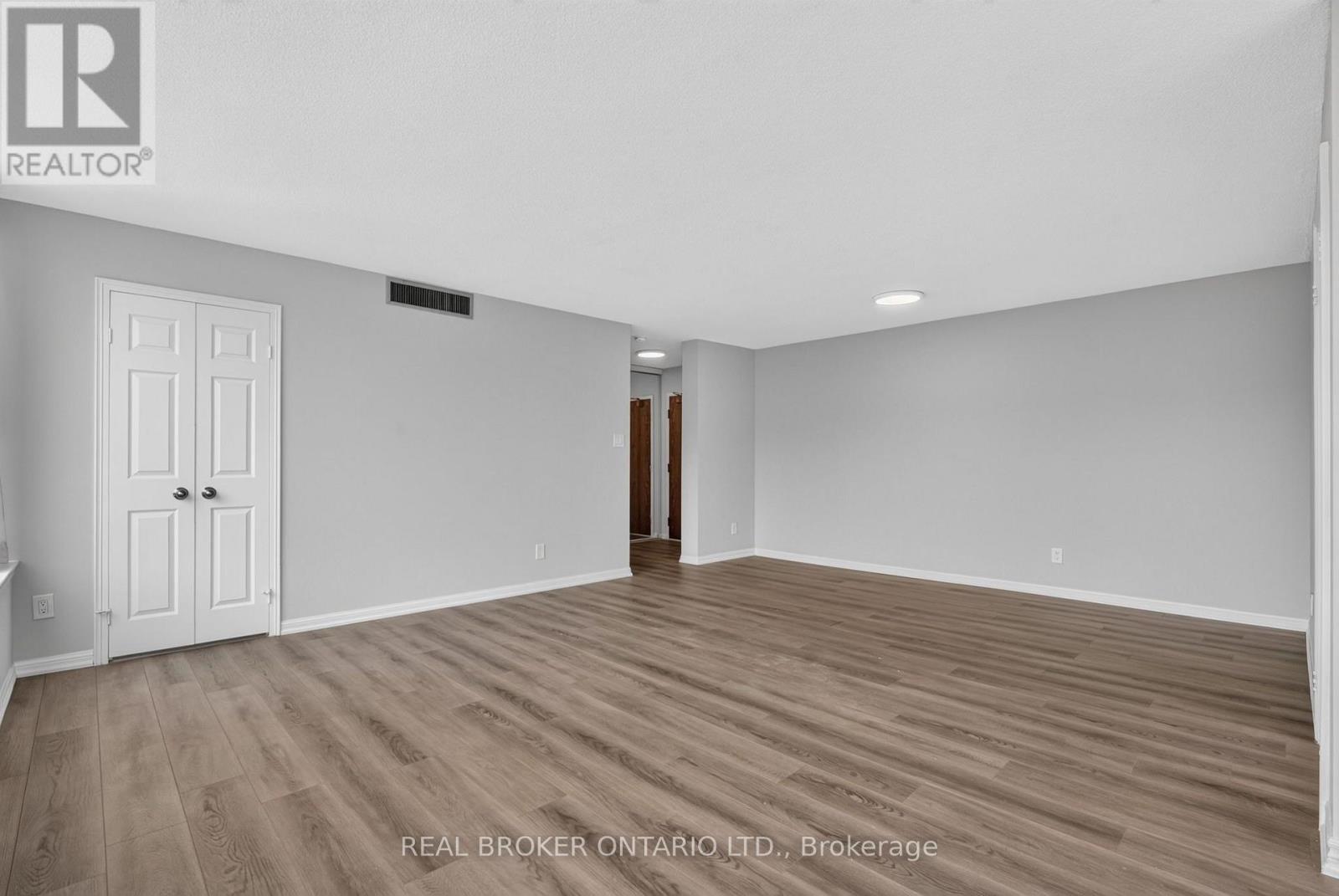 904 - 1240 Marlborough Court, Oakville, Ontario  L6H 3K7 - Photo 7 - W13713284