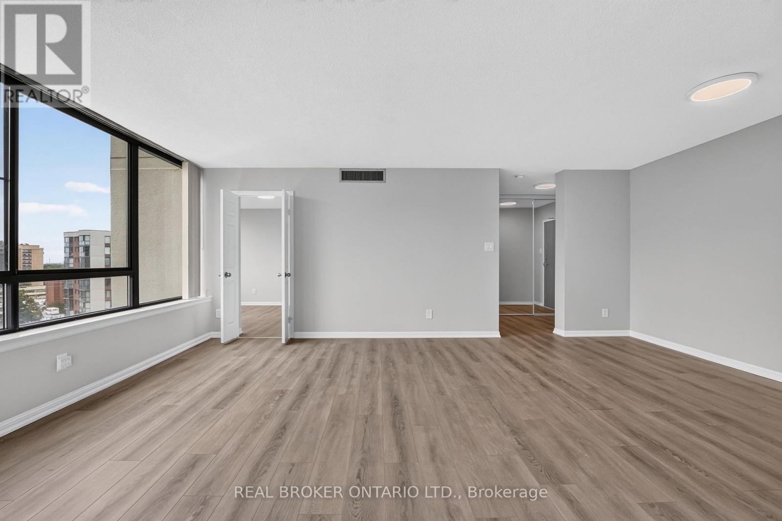904 - 1240 Marlborough Court, Oakville, Ontario  L6H 3K7 - Photo 8 - W13713284