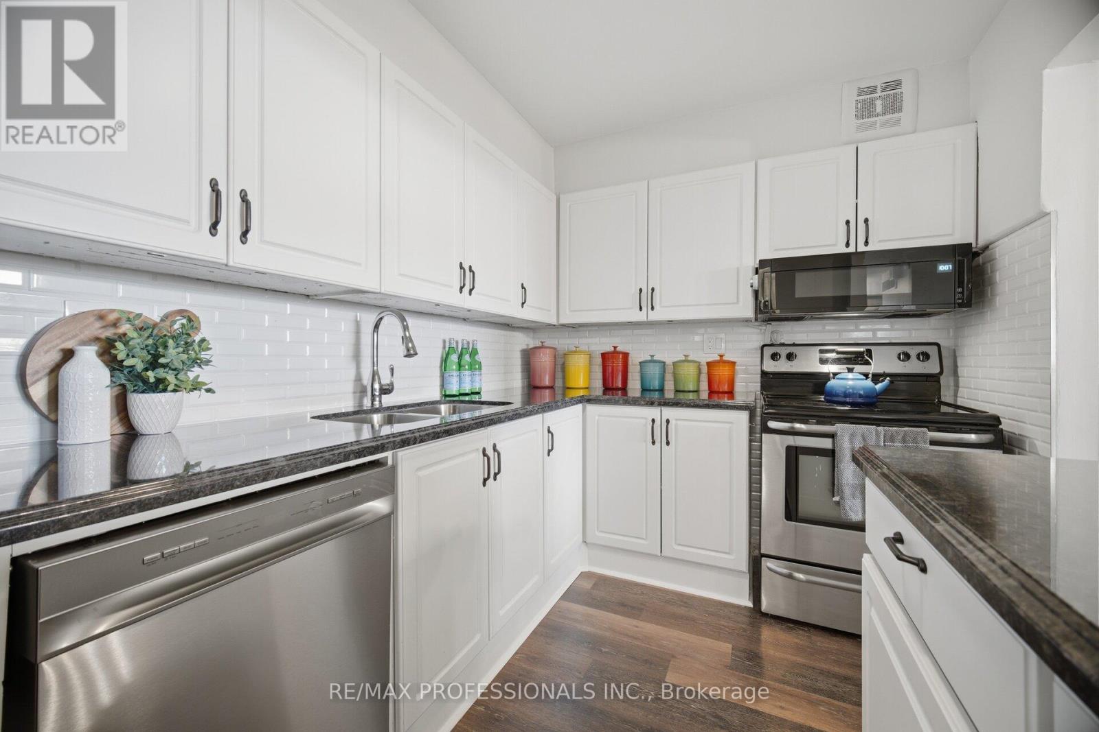 902 - 15 La Rose Avenue, Toronto, Ontario  M9P 1A7 - Photo 10 - W13713344