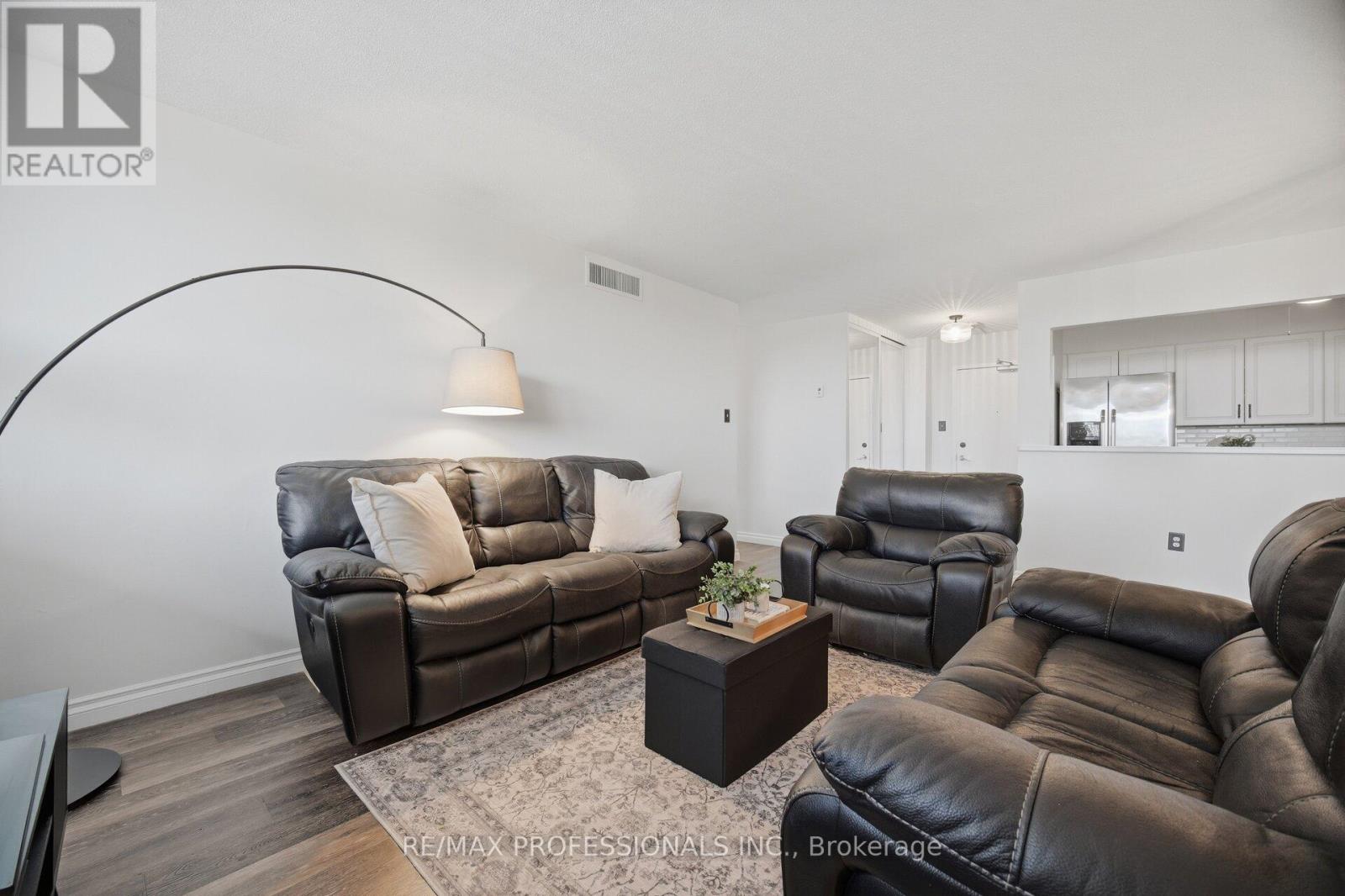 902 - 15 La Rose Avenue, Toronto, Ontario  M9P 1A7 - Photo 17 - W13713344