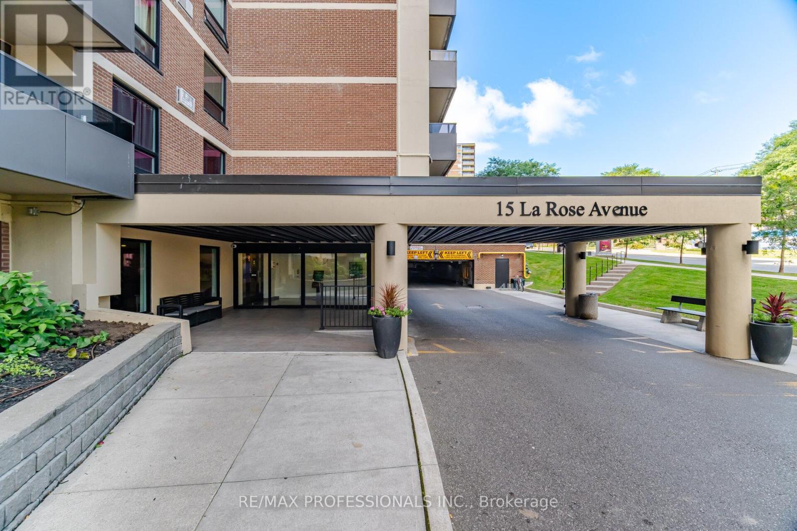 902 - 15 La Rose Avenue, Toronto, Ontario  M9P 1A7 - Photo 2 - W13713344