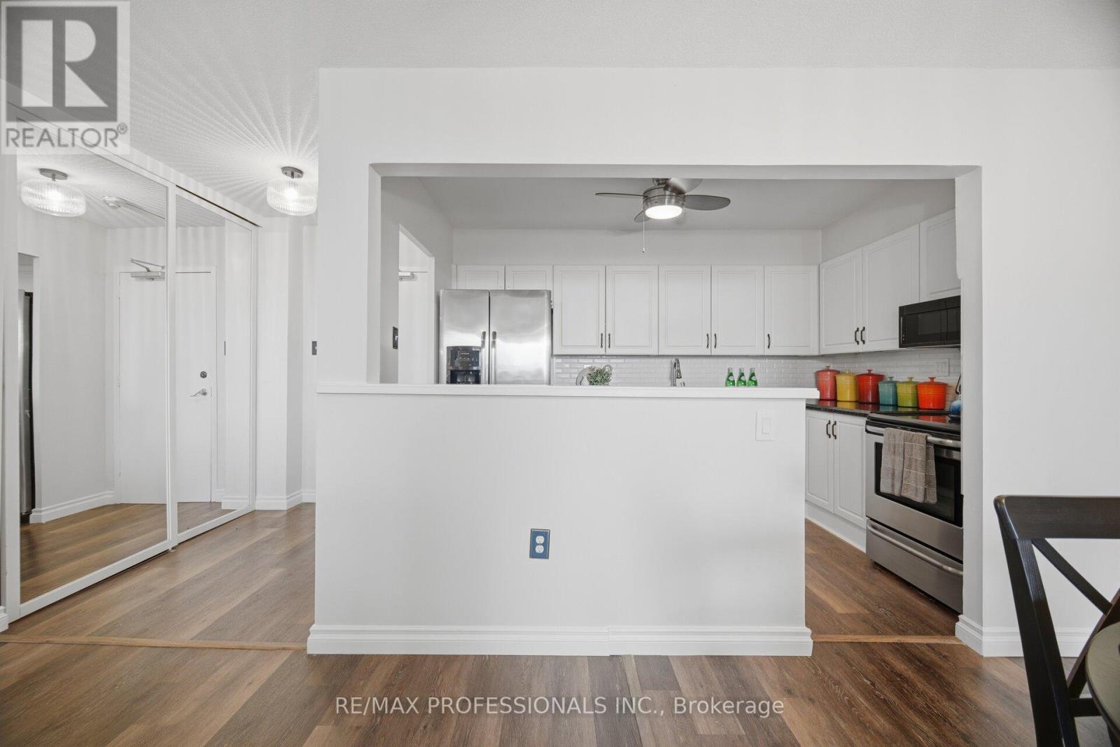 902 - 15 La Rose Avenue, Toronto, Ontario  M9P 1A7 - Photo 7 - W13713344