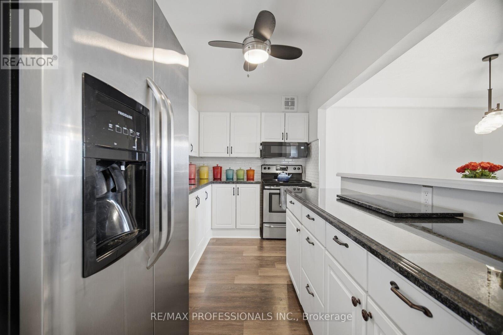 902 - 15 La Rose Avenue, Toronto, Ontario  M9P 1A7 - Photo 9 - W13713344