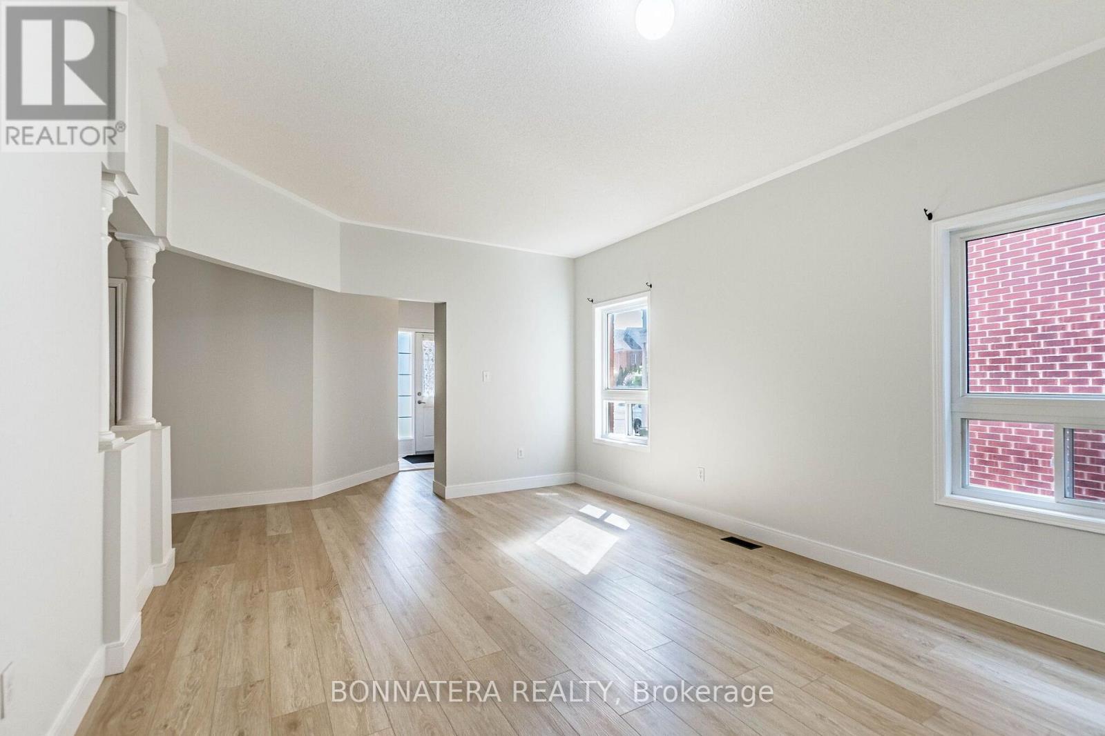 4297 Guildwood Way, Mississauga, Ontario  L5R 0A7 - Photo 11 - W13713368