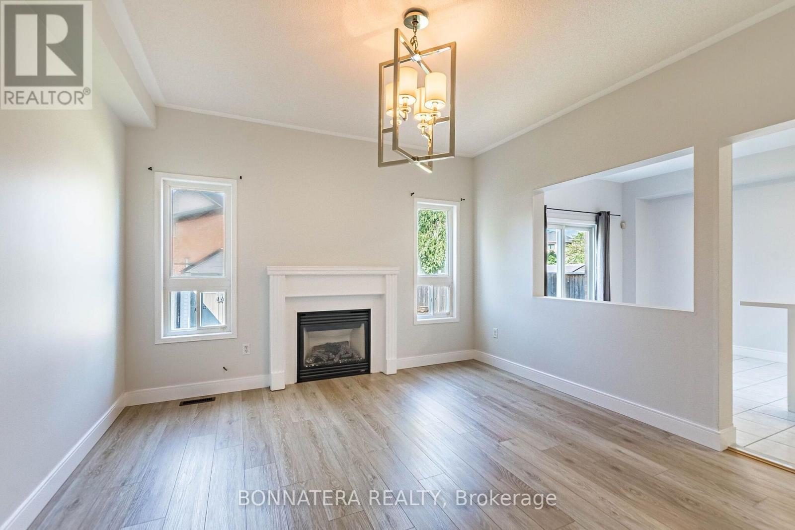 4297 Guildwood Way, Mississauga, Ontario  L5R 0A7 - Photo 17 - W13713368