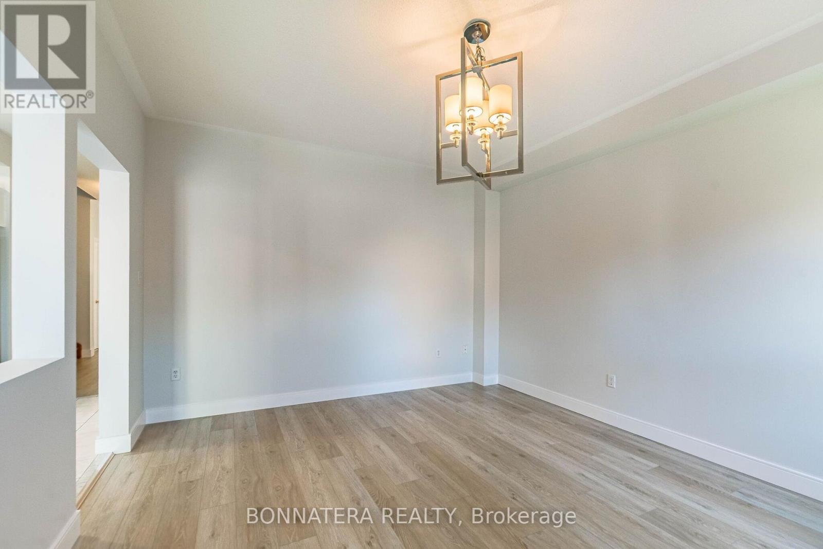 4297 Guildwood Way, Mississauga, Ontario  L5R 0A7 - Photo 18 - W13713368