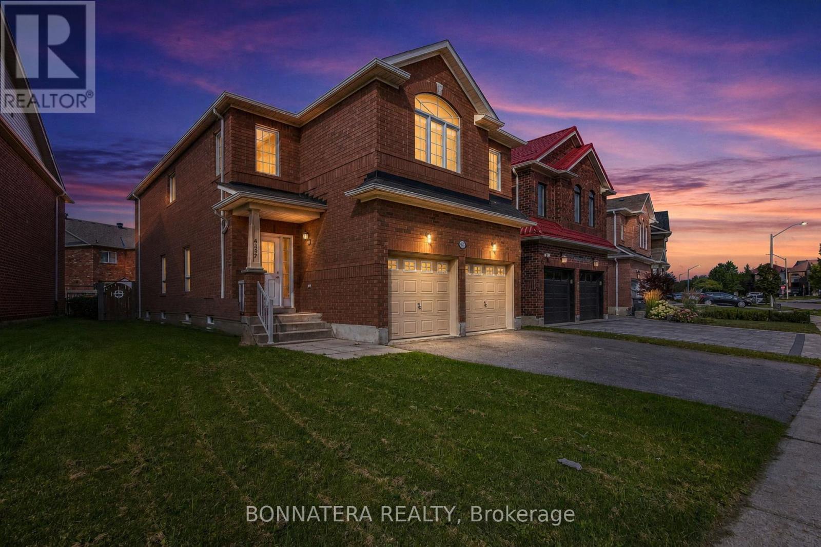 4297 Guildwood Way, Mississauga, Ontario  L5R 0A7 - Photo 3 - W13713368