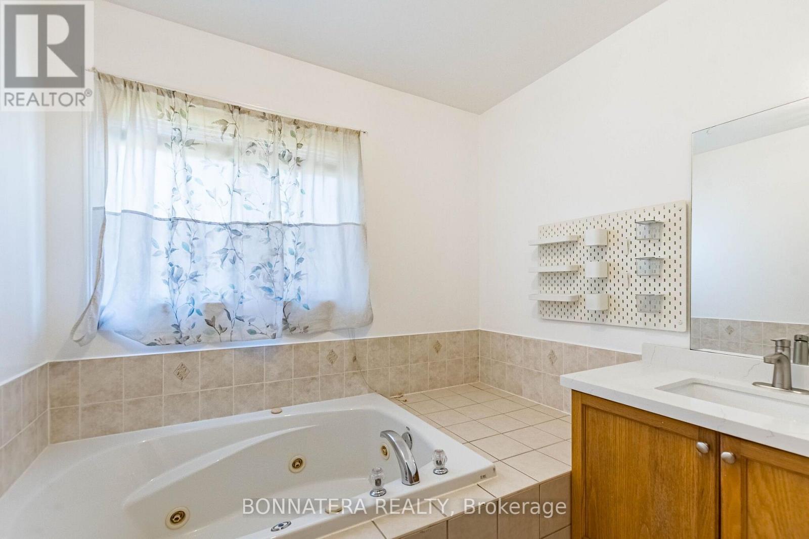 4297 Guildwood Way, Mississauga, Ontario  L5R 0A7 - Photo 39 - W13713368