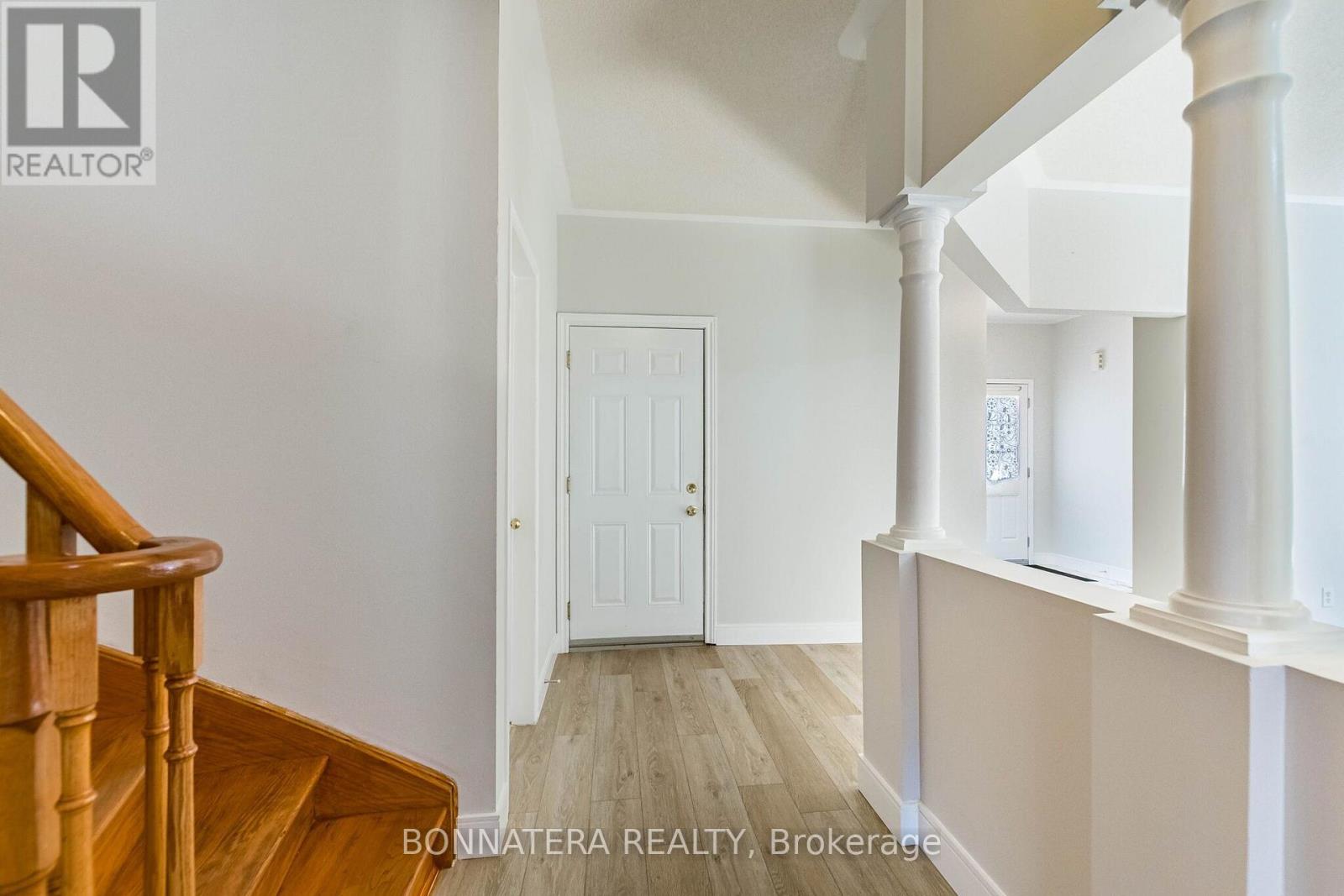 4297 Guildwood Way, Mississauga, Ontario  L5R 0A7 - Photo 8 - W13713368