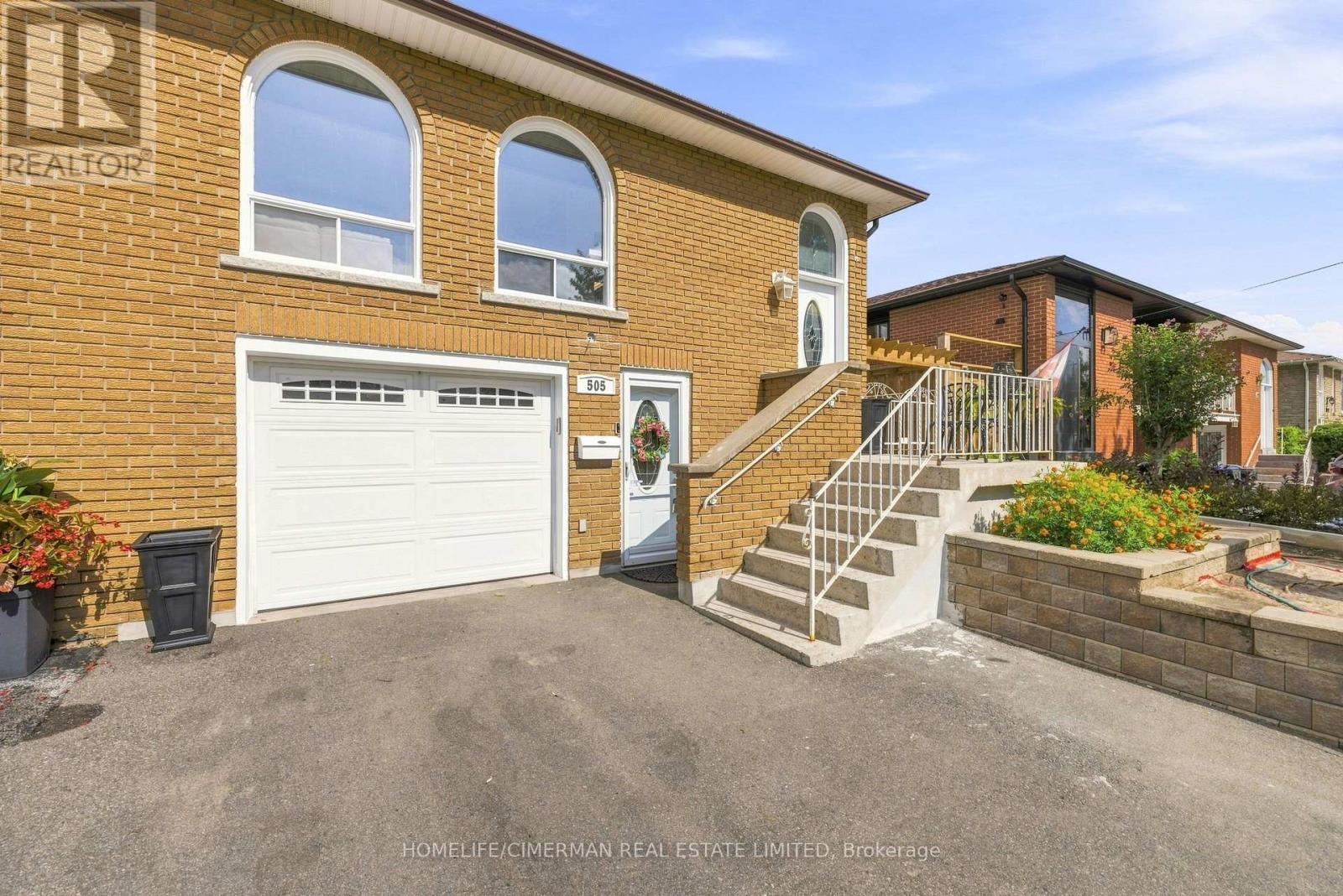 505 Appledore Crescent, Mississauga, Ontario  L5B 2L5 - Photo 3 - W13713408