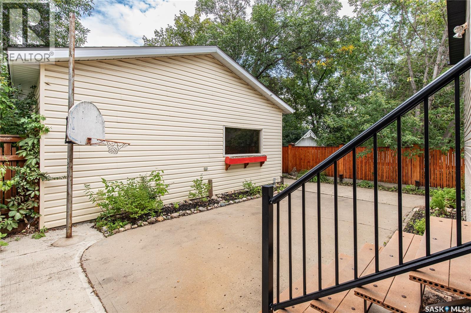1037 Chestnut Avenue, Moose Jaw, Saskatchewan  S6H 1A5 - Photo 65 - SK046545