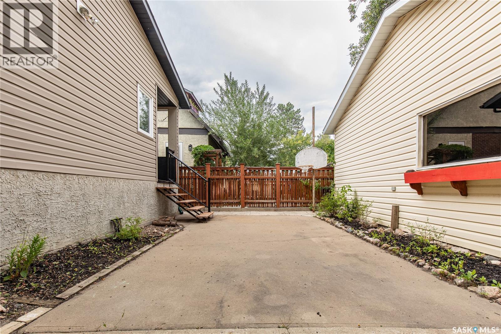 1037 Chestnut Avenue, Moose Jaw, Saskatchewan  S6H 1A5 - Photo 66 - SK046545