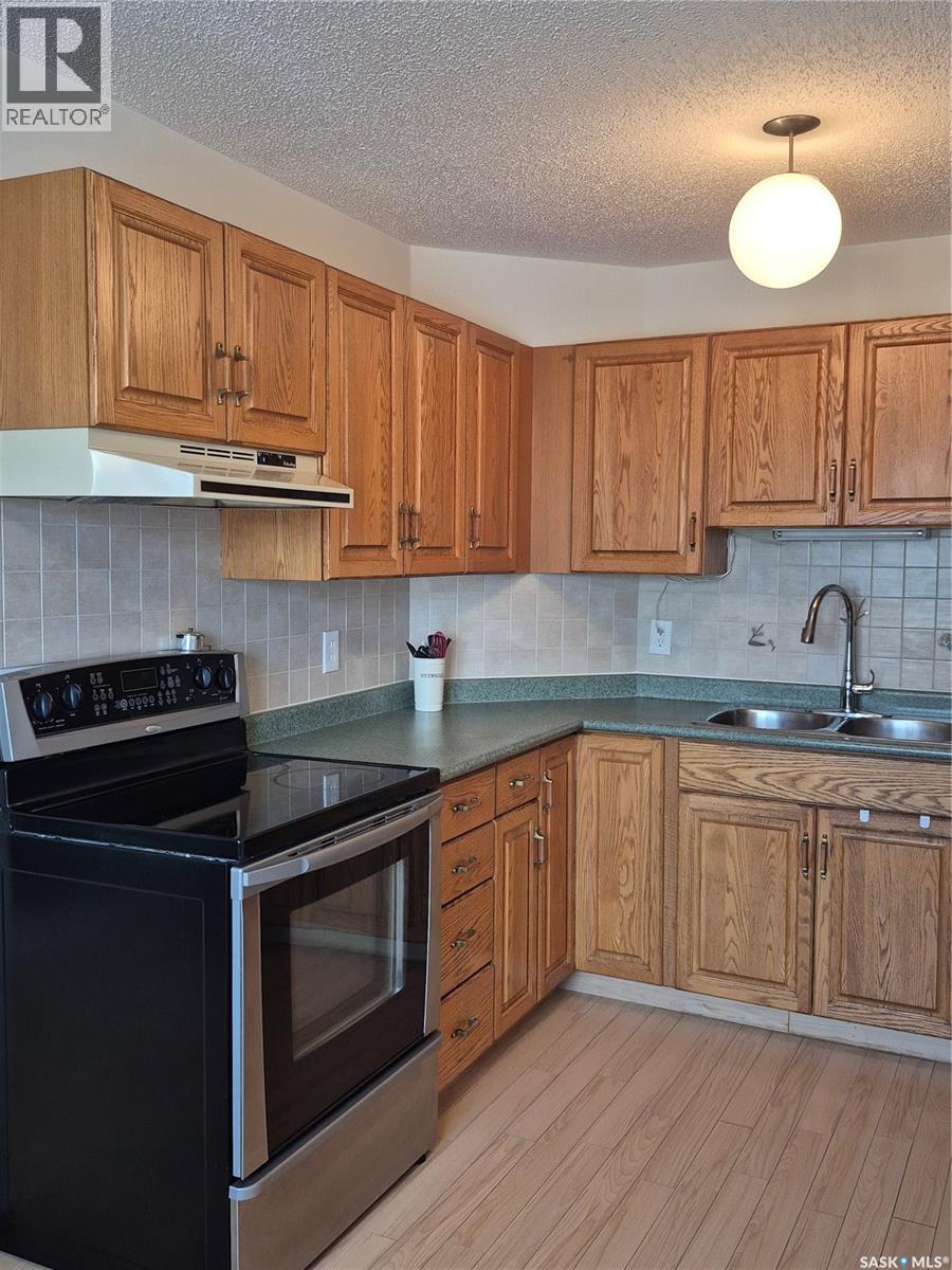 102 3220 33rd Street W, Saskatoon, Saskatchewan  S7L 6K3 - Photo 2 - SK046475