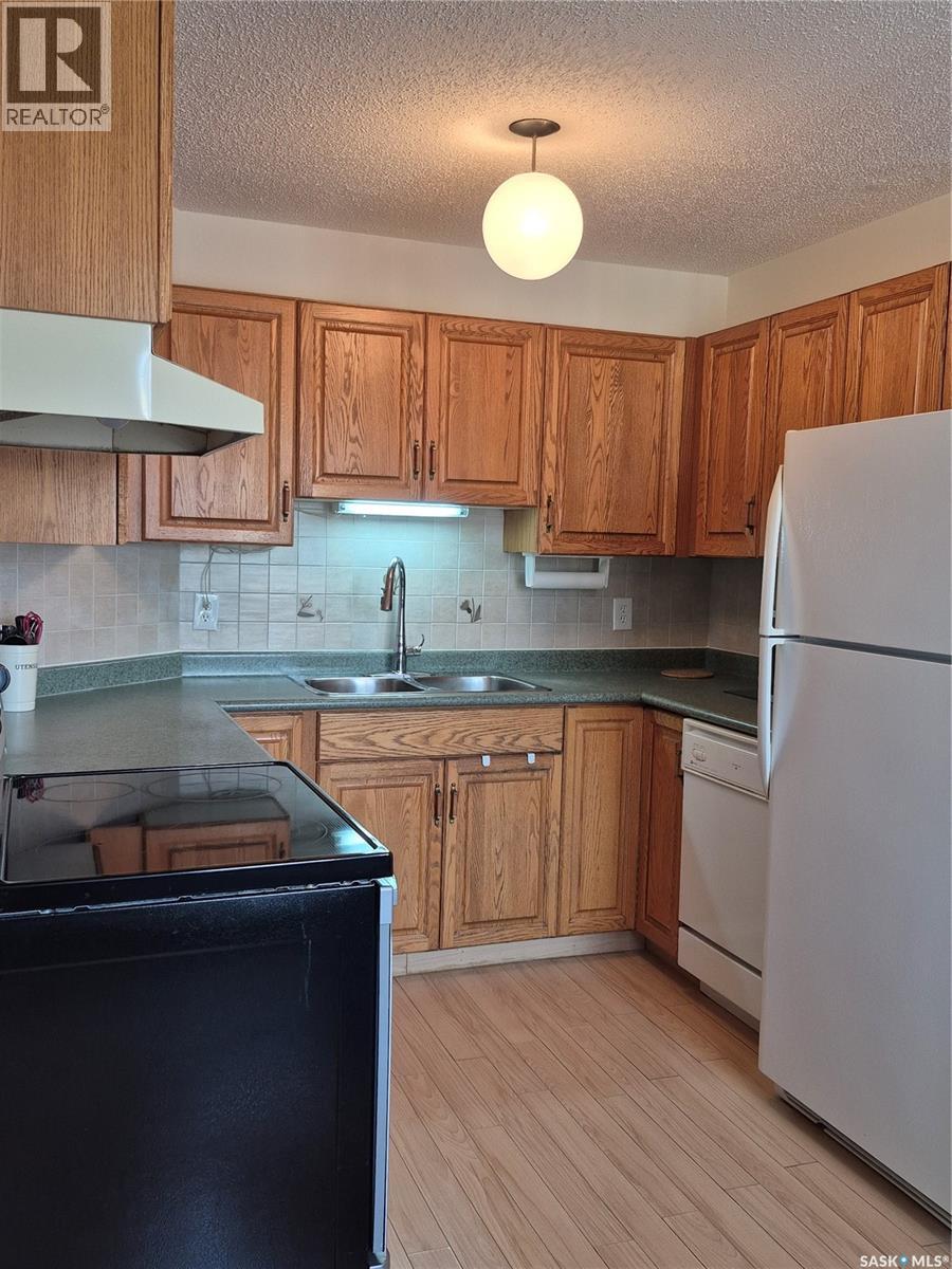 102 3220 33rd Street W, Saskatoon, Saskatchewan  S7L 6K3 - Photo 3 - SK046475