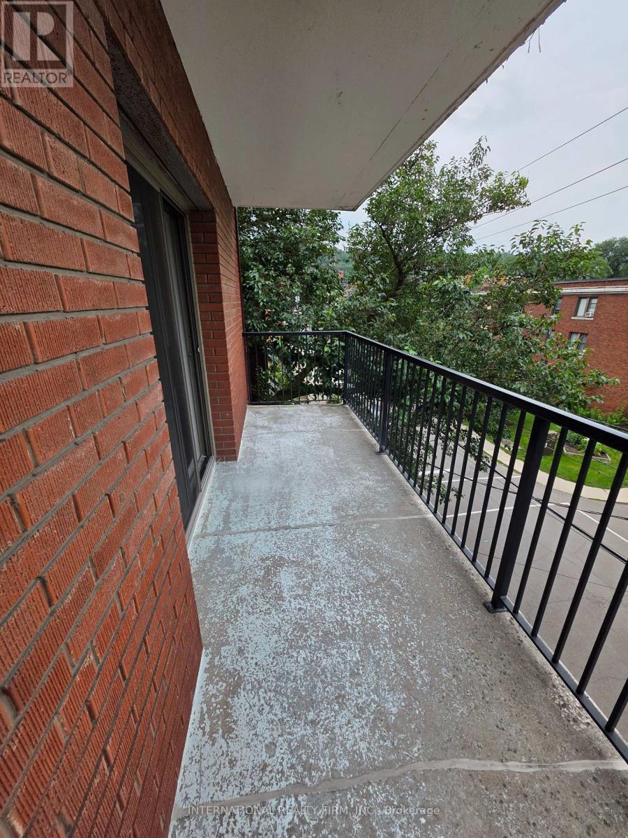 401 - 103 Emerald Street S, Hamilton, Ontario  L8N 2V4 - Photo 8 - X12870096