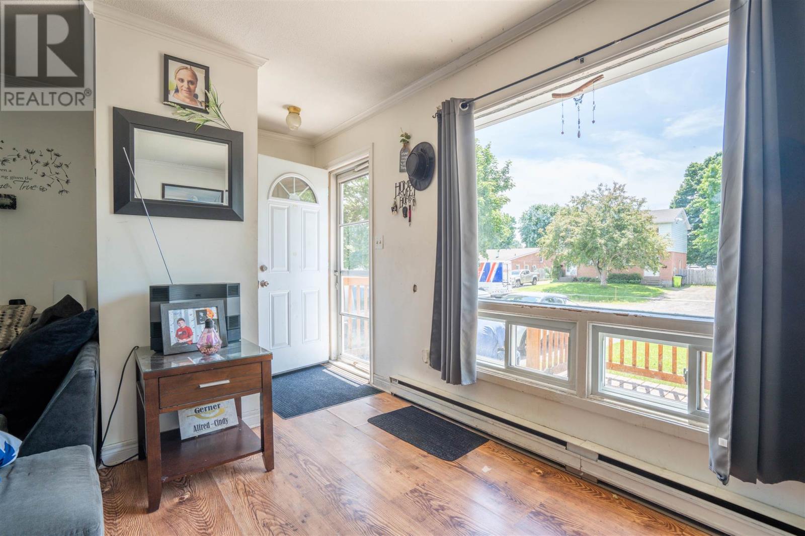 38 Cambridge Pl, Sault Ste. Marie, Ontario  P6A 6E9 - Photo 6 - SM261611