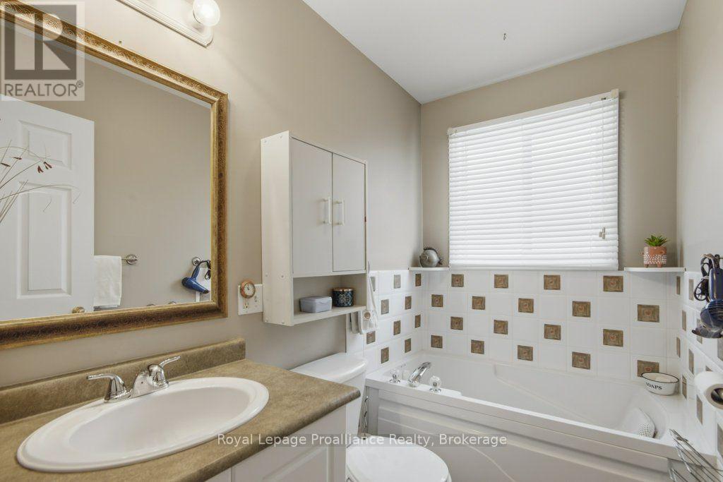 94 Sandbanks Court, Prince Edward County, Ontario  K0K 3L0 - Photo 20 - X13112686