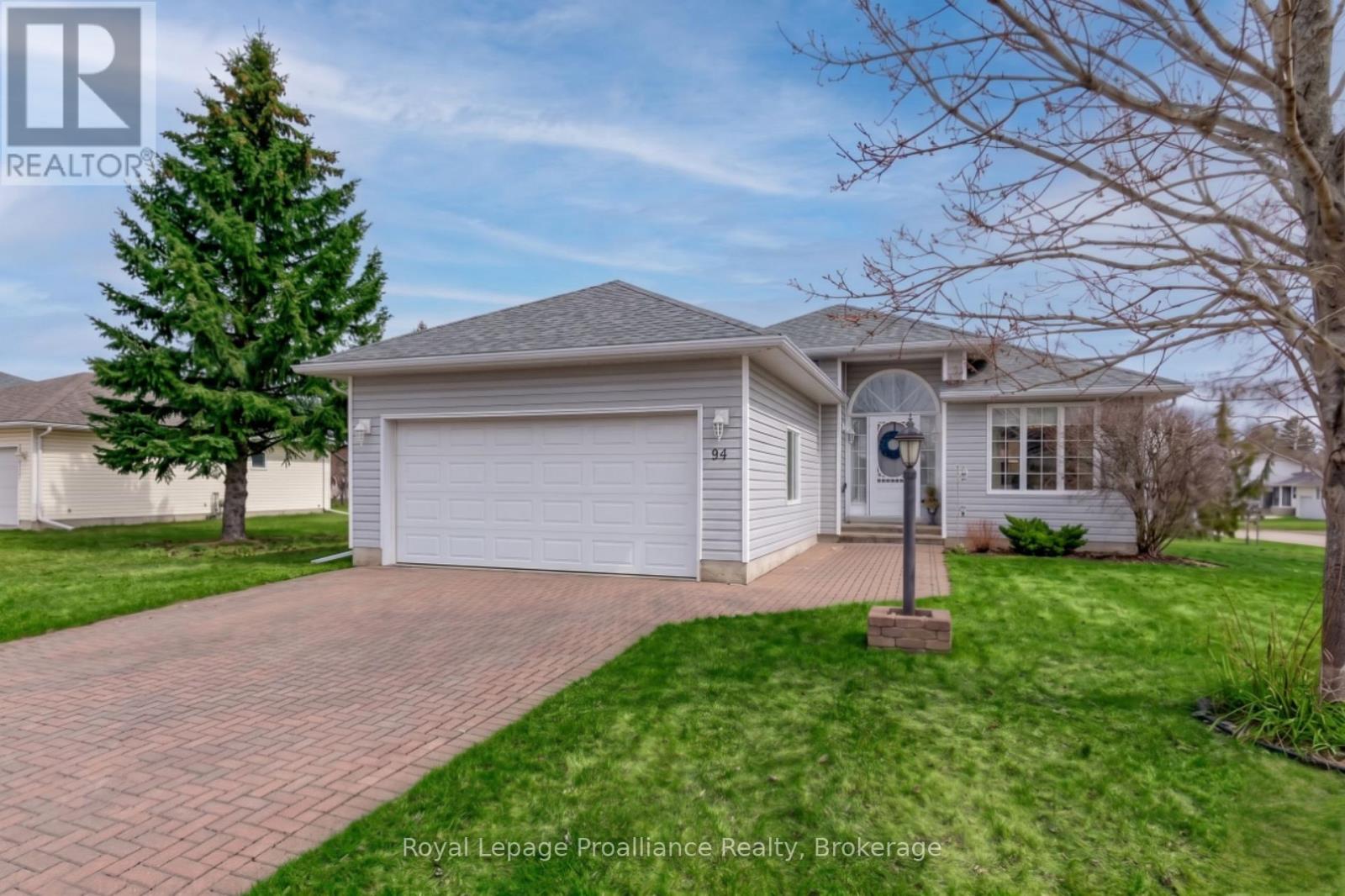 94 Sandbanks Court, Prince Edward County, Ontario  K0K 3L0 - Photo 2 - X13112686