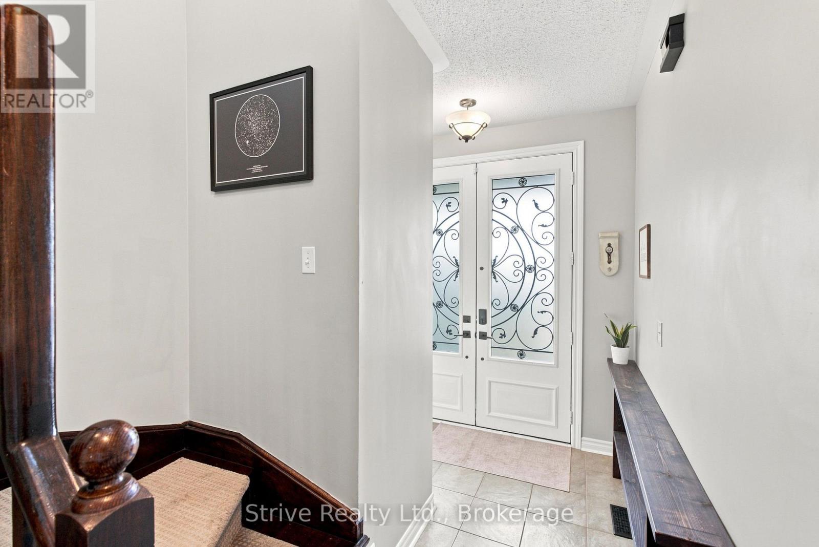 28 Woolacott Lane, Clarington, Ontario  L1C 0J4 - Photo 4 - E13713546