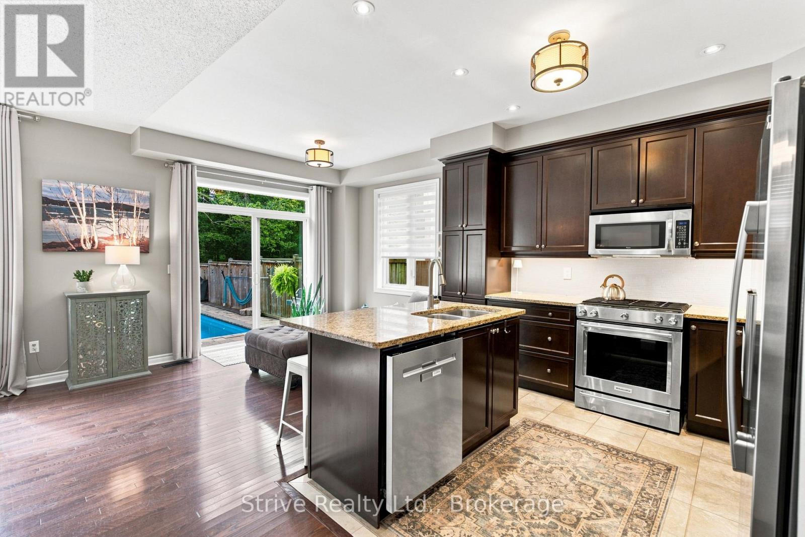 28 Woolacott Lane, Clarington, Ontario  L1C 0J4 - Photo 7 - E13713546