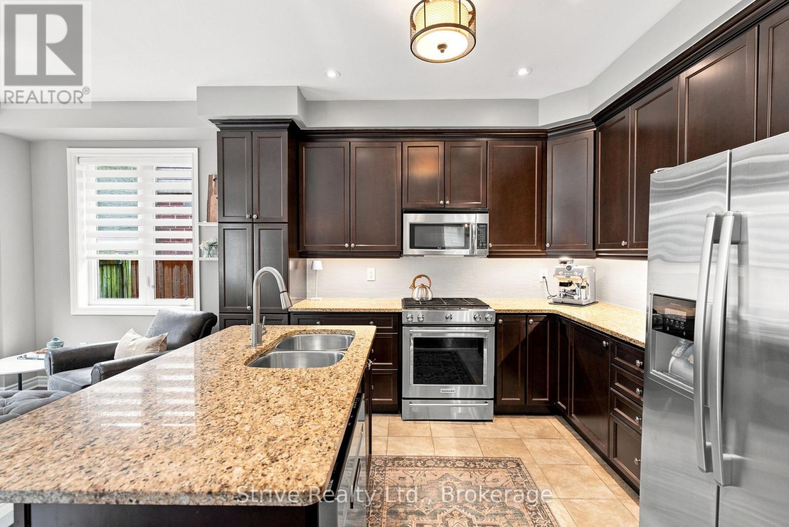 28 Woolacott Lane, Clarington, Ontario  L1C 0J4 - Photo 8 - E13713546
