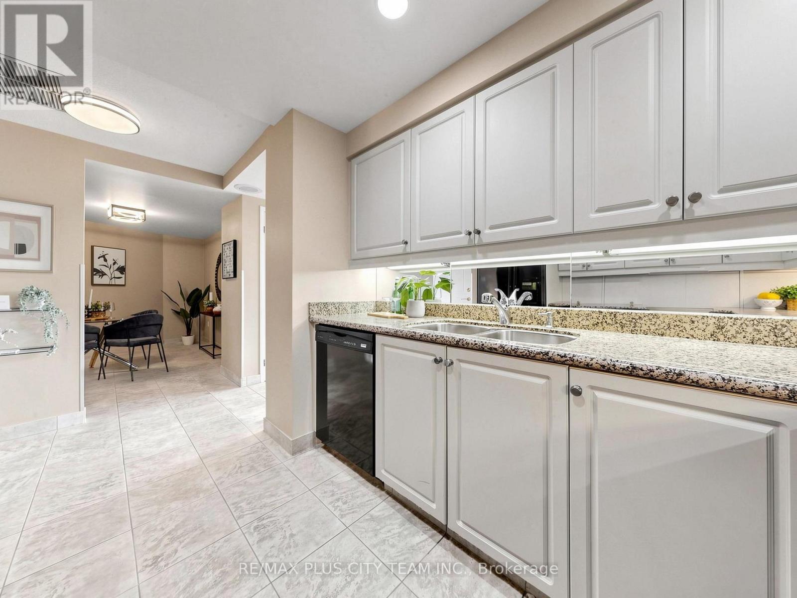 701 - 1818 Bayview Avenue, Toronto, Ontario  M4G 4G6 - Photo 10 - C13713544