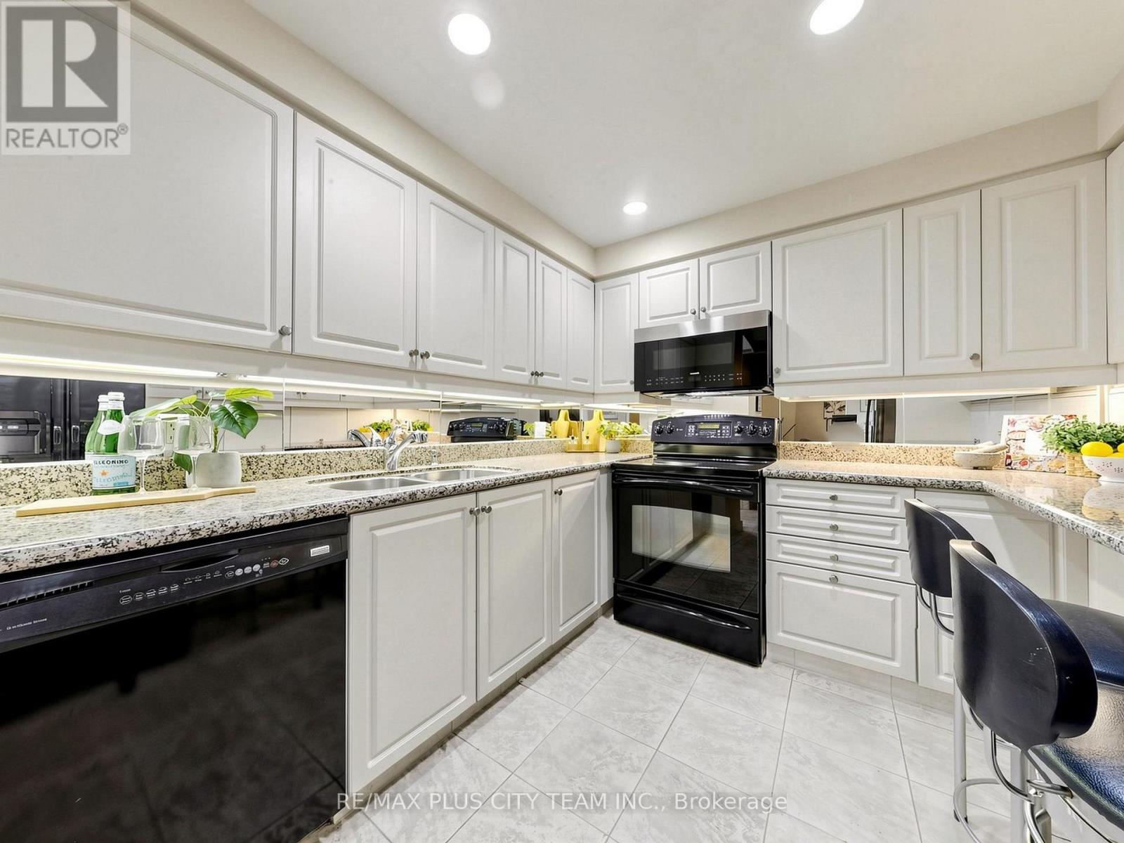 701 - 1818 Bayview Avenue, Toronto, Ontario  M4G 4G6 - Photo 7 - C13713544