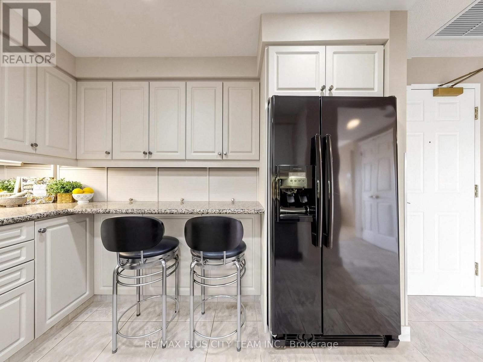 701 - 1818 Bayview Avenue, Toronto, Ontario  M4G 4G6 - Photo 8 - C13713544