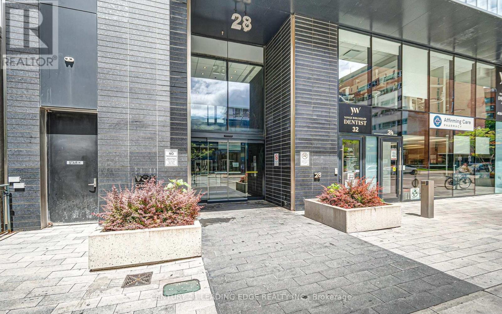 3208 - 28 Wellesley Street E, Toronto, Ontario  M4Y 0C4 - Photo 2 - C13713550