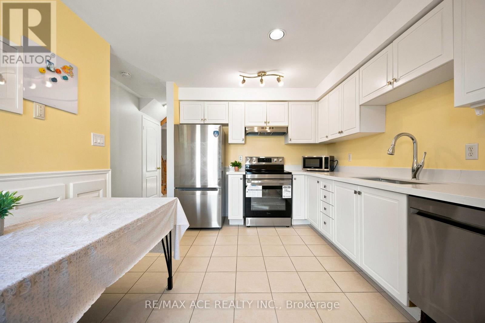 16 White's Hill Avenue, Markham, Ontario  L6B 1C1 - Photo 10 - N13713512
