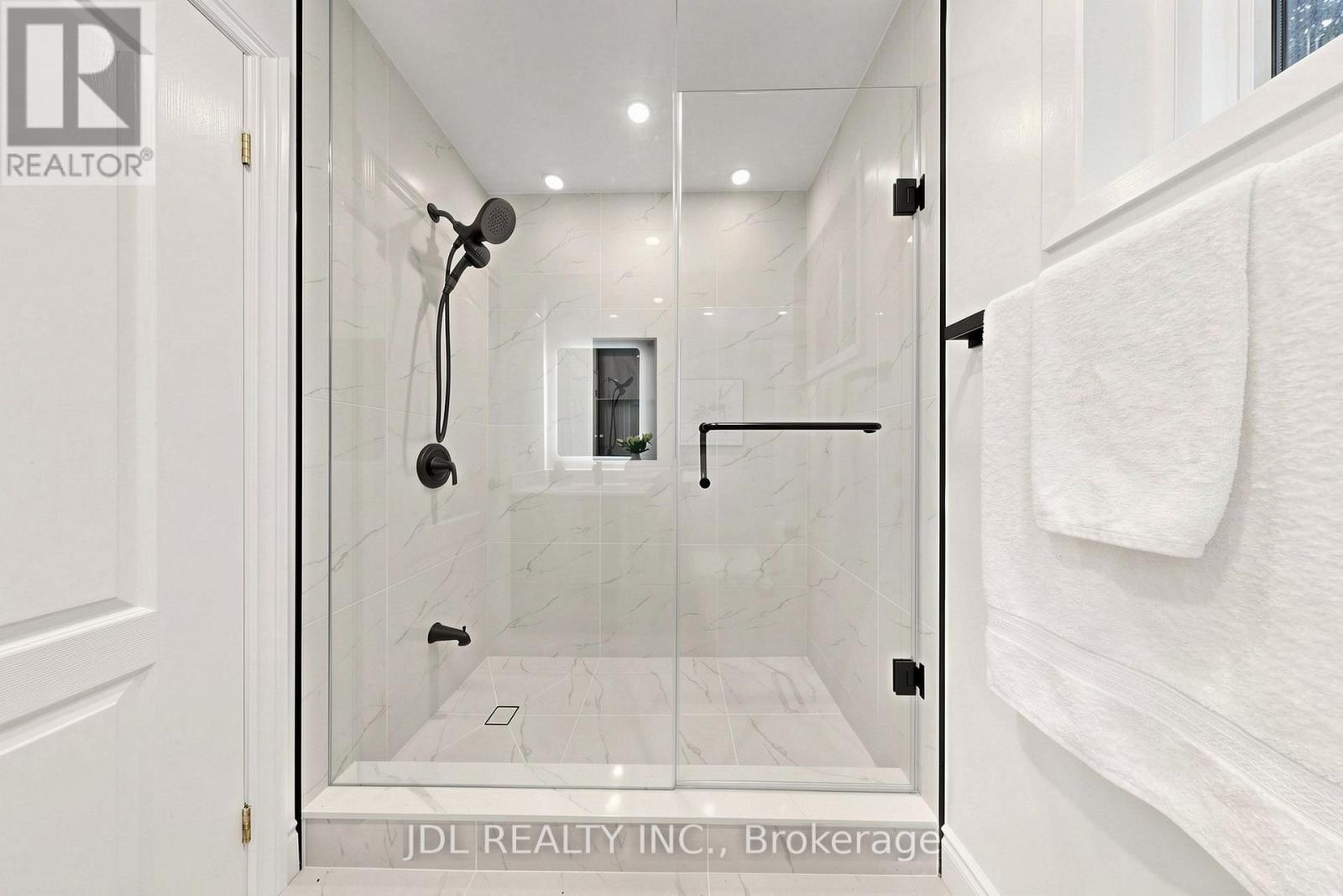 105 Park Avenue, Newmarket, Ontario  L3Y 1T6 - Photo 21 - N13713524