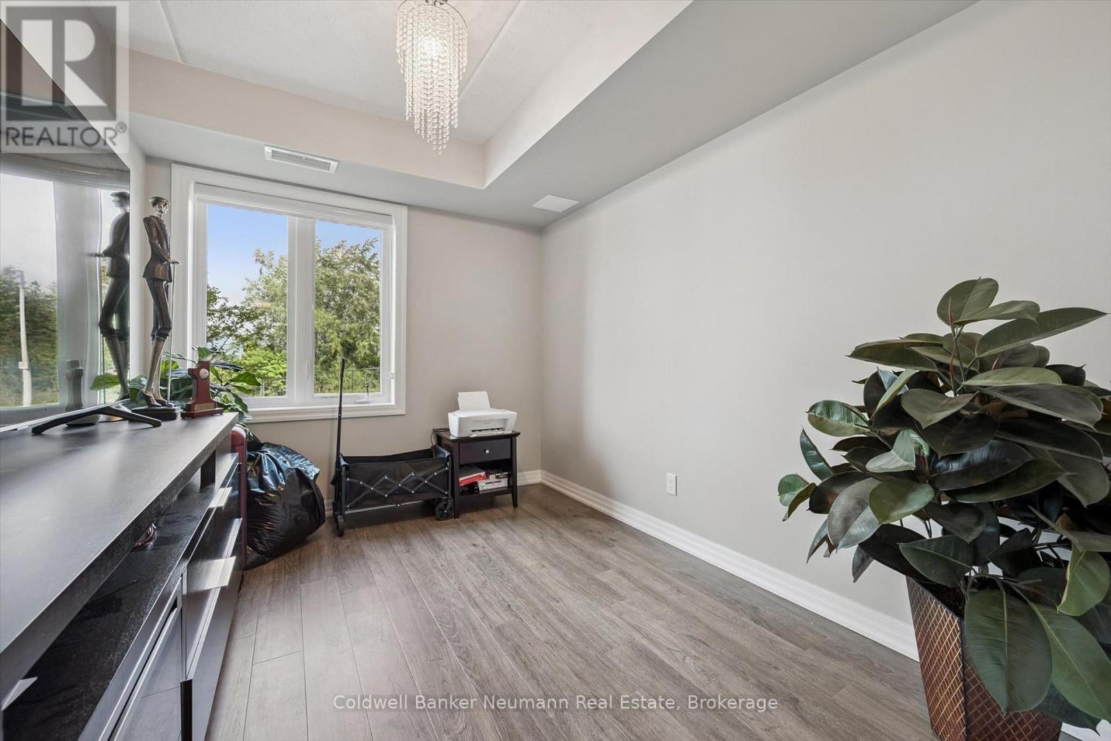102 - 104 Summit Ridge Drive, Guelph, Ontario  N1E 0R5 - Photo 6 - X13713484