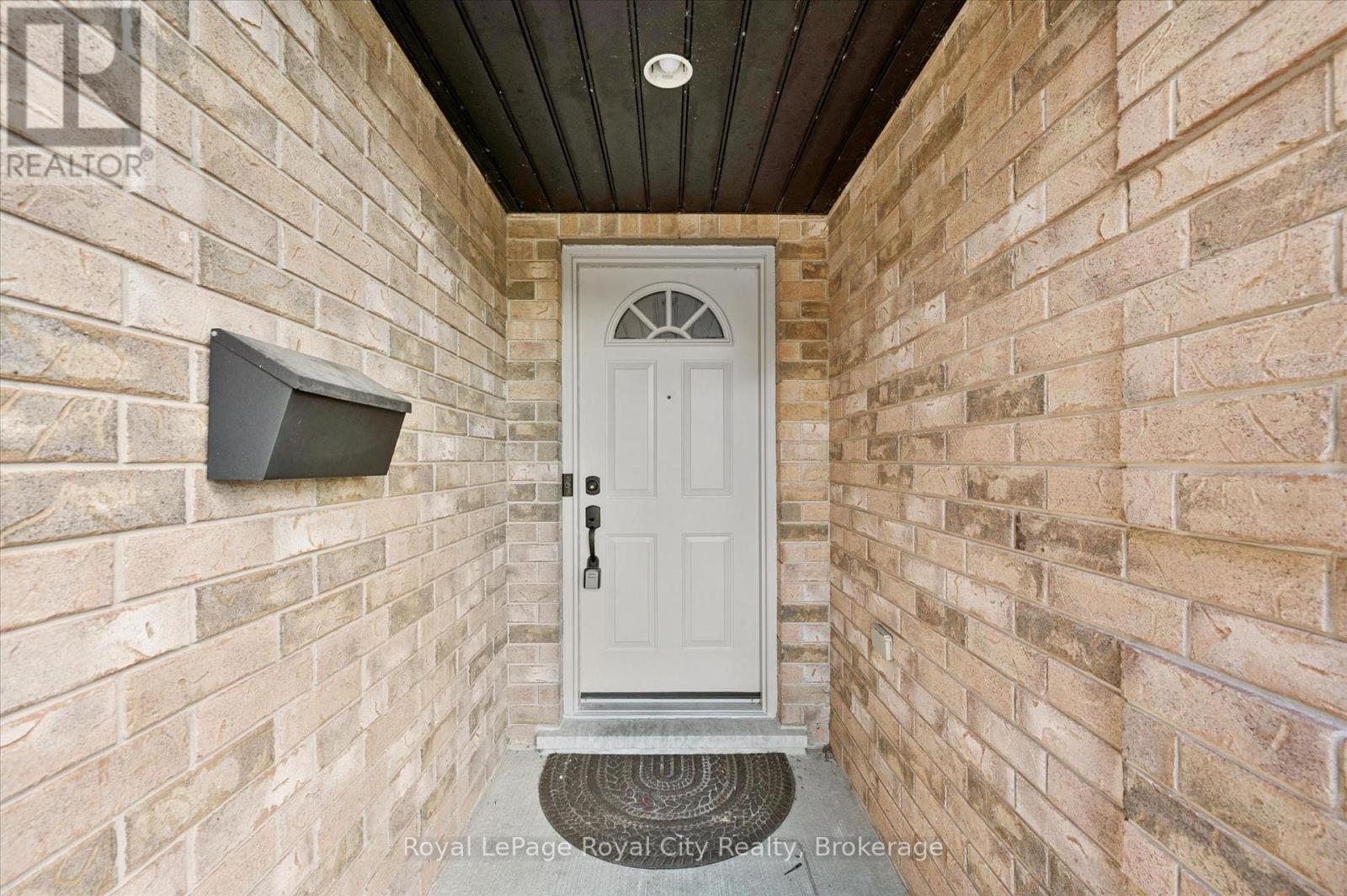 73 Waxwing Crescent, Guelph, Ontario  N1C 1E3 - Photo 2 - X13713516