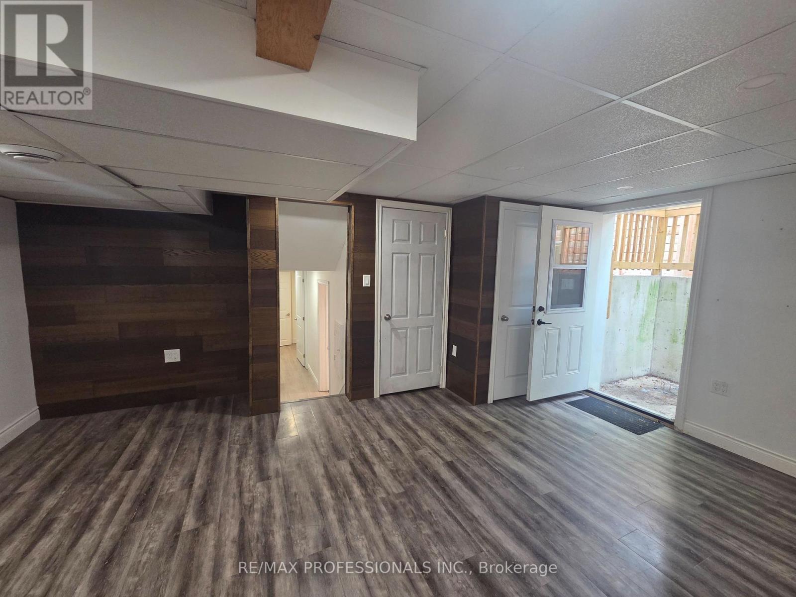 Lower - 881 Lawrence Road, Hamilton, Ontario  L8K 2A4 - Photo 3 - X13713456