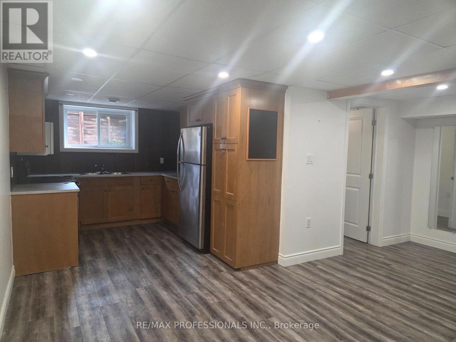 Lower - 881 Lawrence Road, Hamilton, Ontario  L8K 2A4 - Photo 6 - X13713456