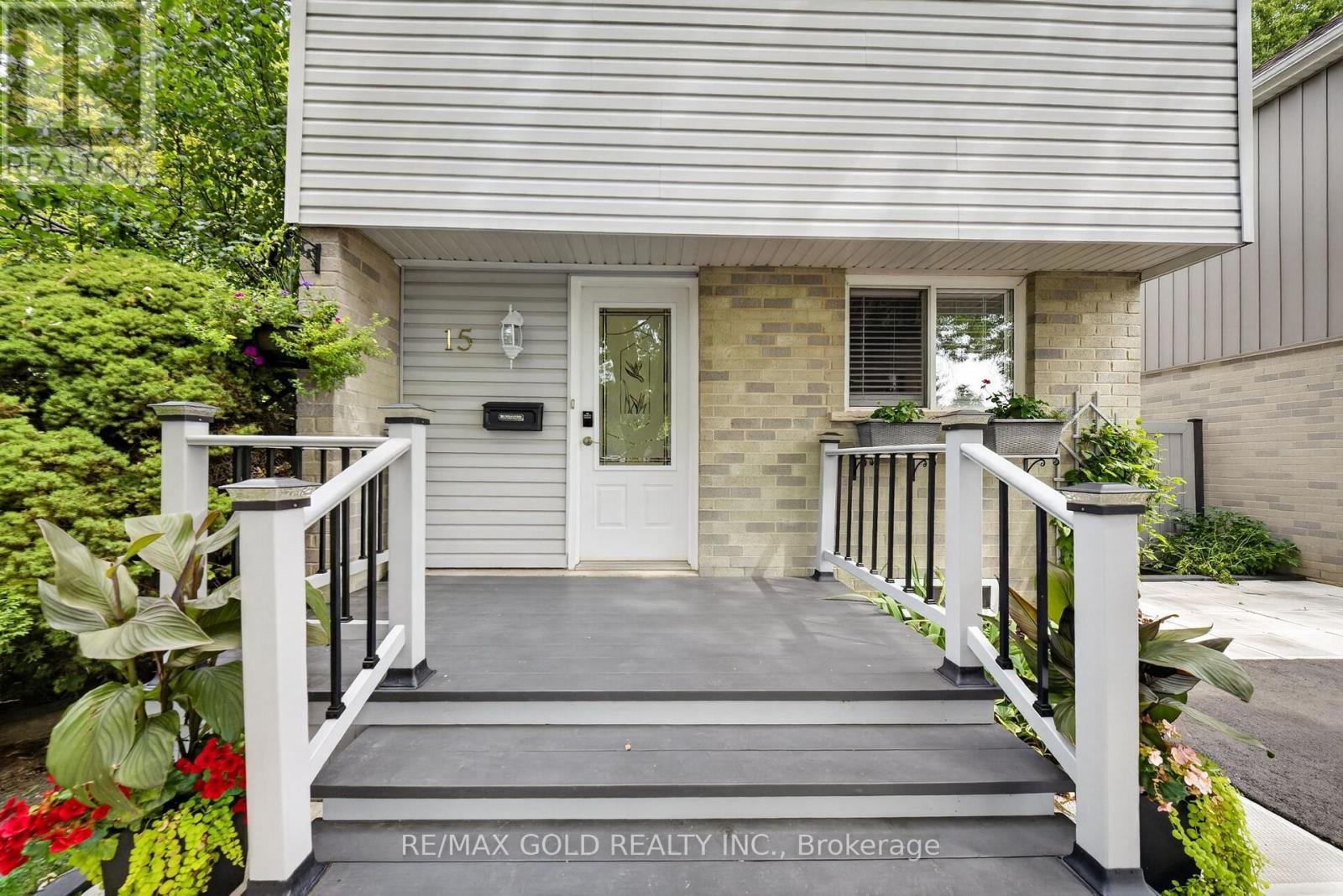 15 Jackman Drive, Brampton, Ontario  L6S 2L7 - Photo 3 - W13624694