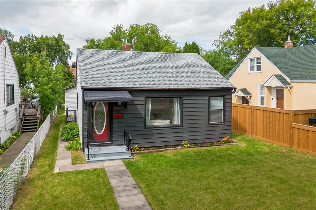 825 Lorette Avenue, Winnipeg, Manitoba  R3M 1V1 - Photo 0 - 202621403