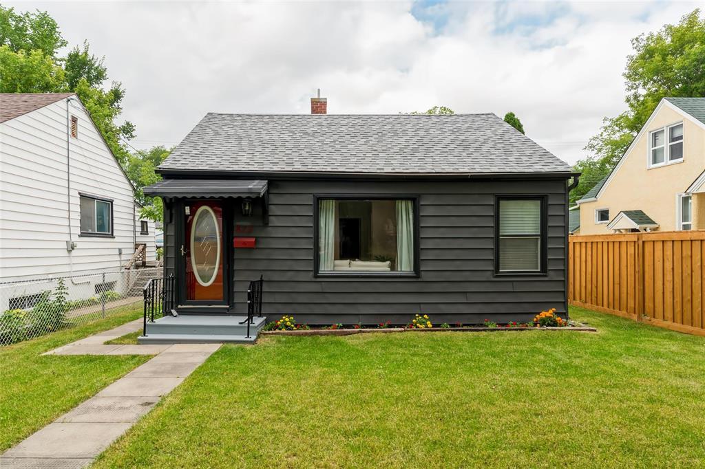 825 Lorette Avenue, Winnipeg, Manitoba  R3M 1V1 - Photo 2 - 202621403