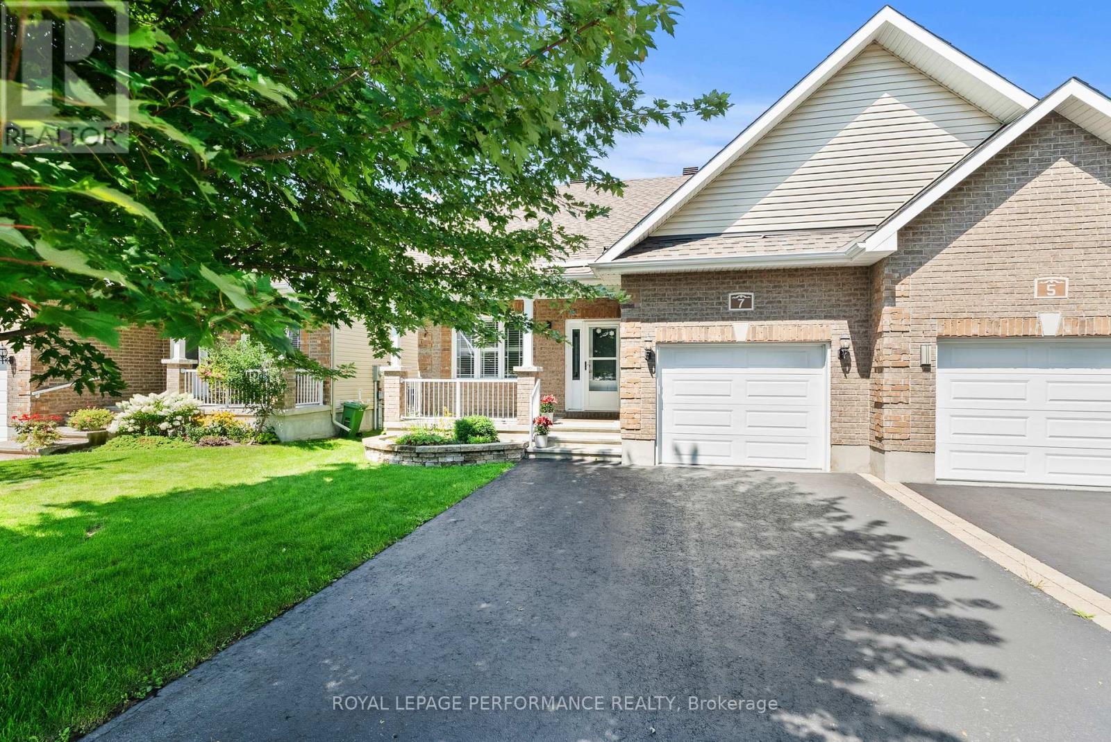 7 ABBEY CRESCENT, Russell, Ontario