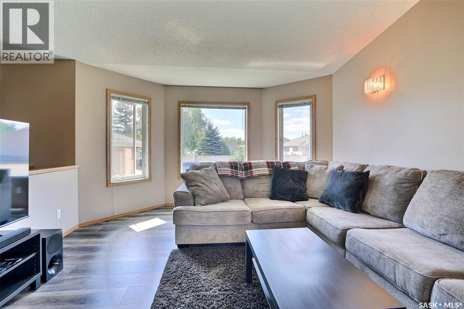 318 Hillside Crescent, Pilot Butte, Saskatchewan  S0G 3Z0 - Photo 6 - SK046636