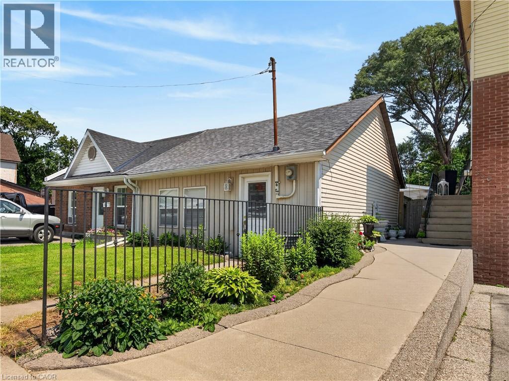 332 East Avenue N, Hamilton, Ontario  L8L 5J5 - Photo 2 - 40853429