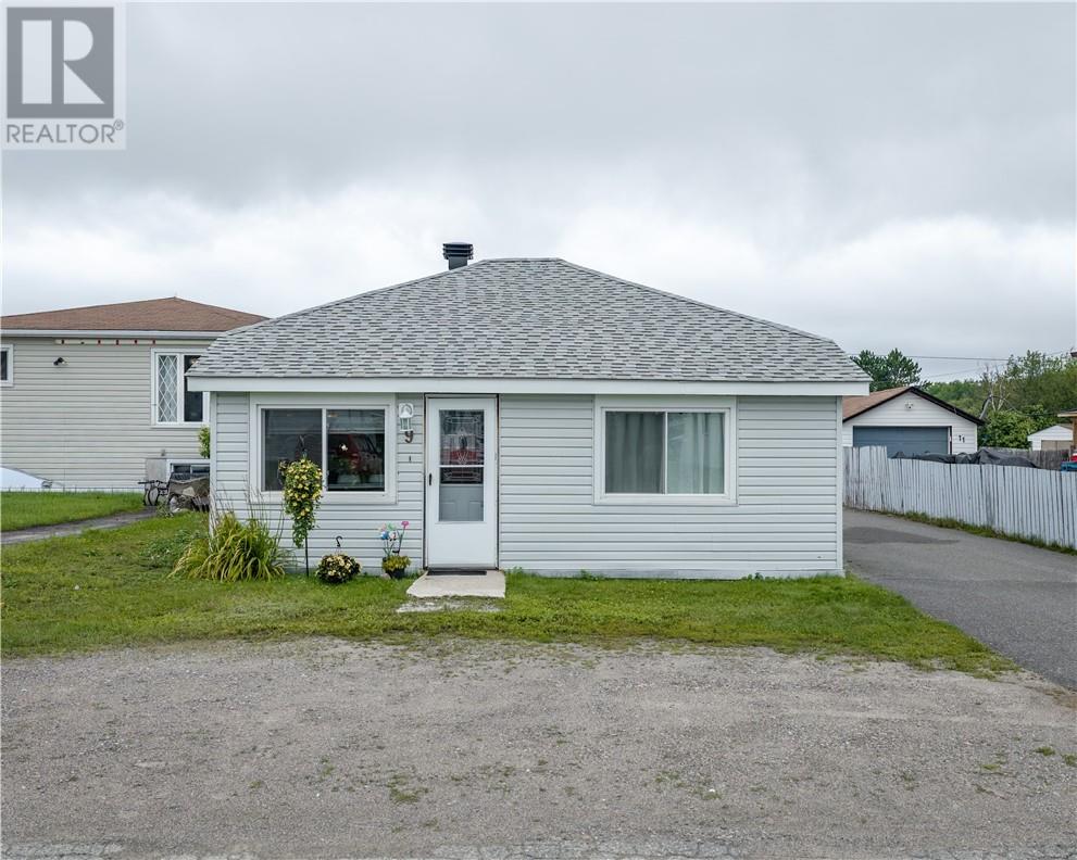 9 Clyde Street, Sudbury, Ontario  P0M 1H0 - Photo 2 - 2130013