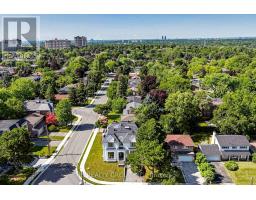 7 KNOLLVIEW CRESCENT, Toronto, Ontario