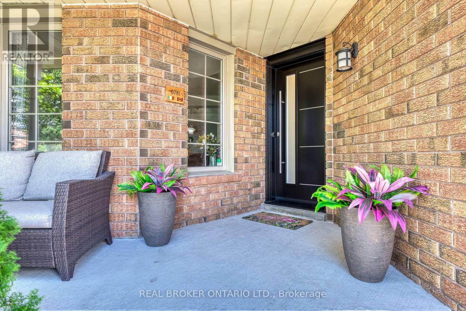 6781 Gracefield Drive, Mississauga, Ontario  L5N 6T5 - Photo 4 - W13711534