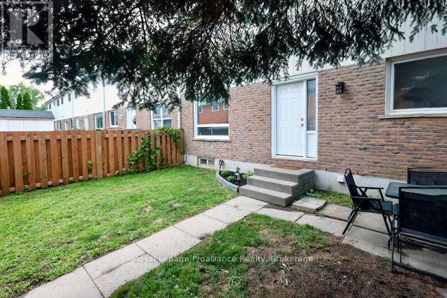 35 - 19 Tracey Park Drive — photo 1
